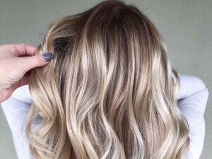 Vanilla Chai Hair Is the Warm and Cozy Way to Go Blonde This Fall