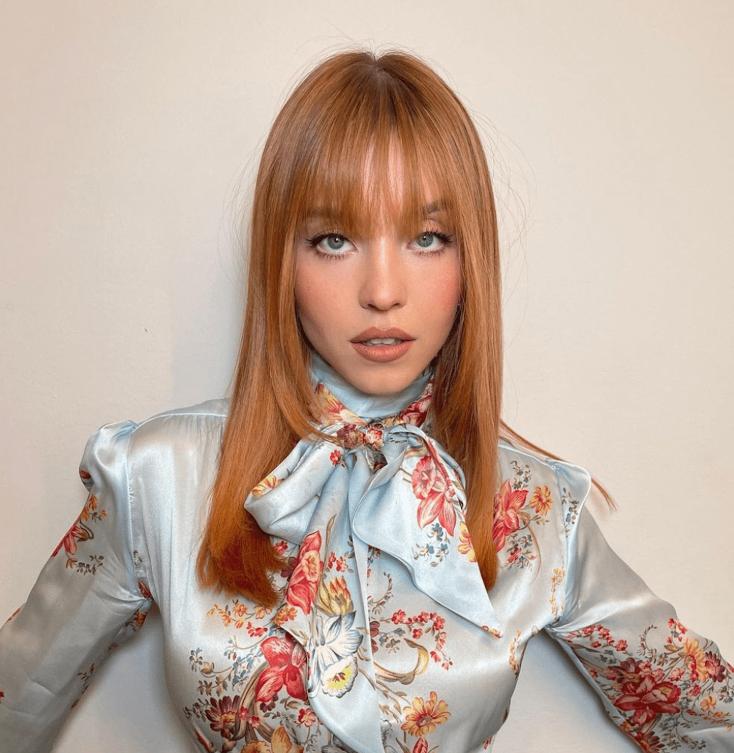 SYDNEY SWEENEY POSES FOR THE CAMERA BEFORE APPEARING ON THE ELLEN SHOW