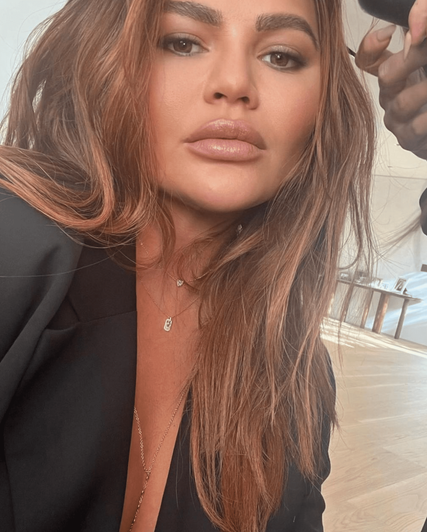 CHRISSY TEIGEN GETS HER HAIR DONE AND TAKES A SELFIE