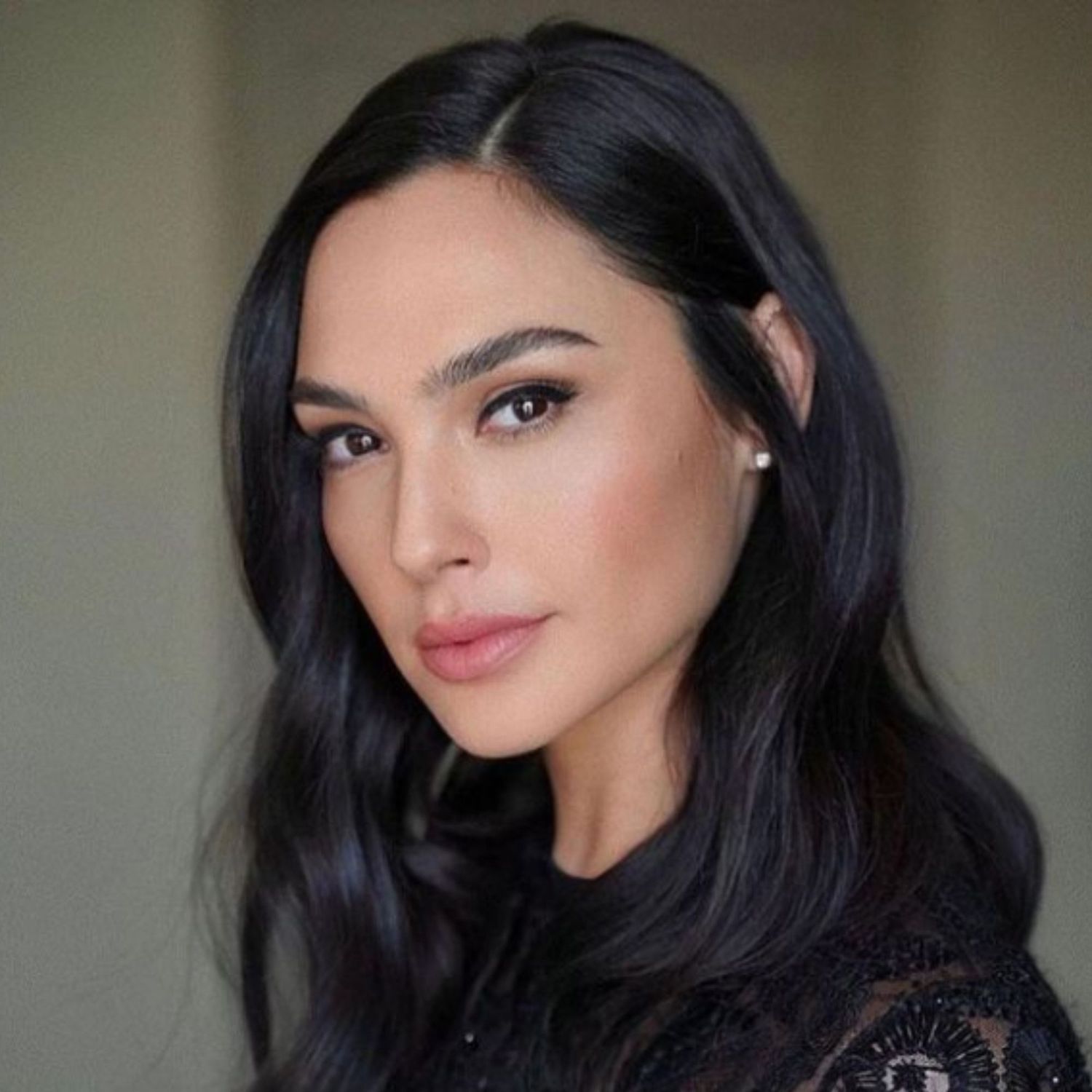 Gal Gadot with deep black hair.