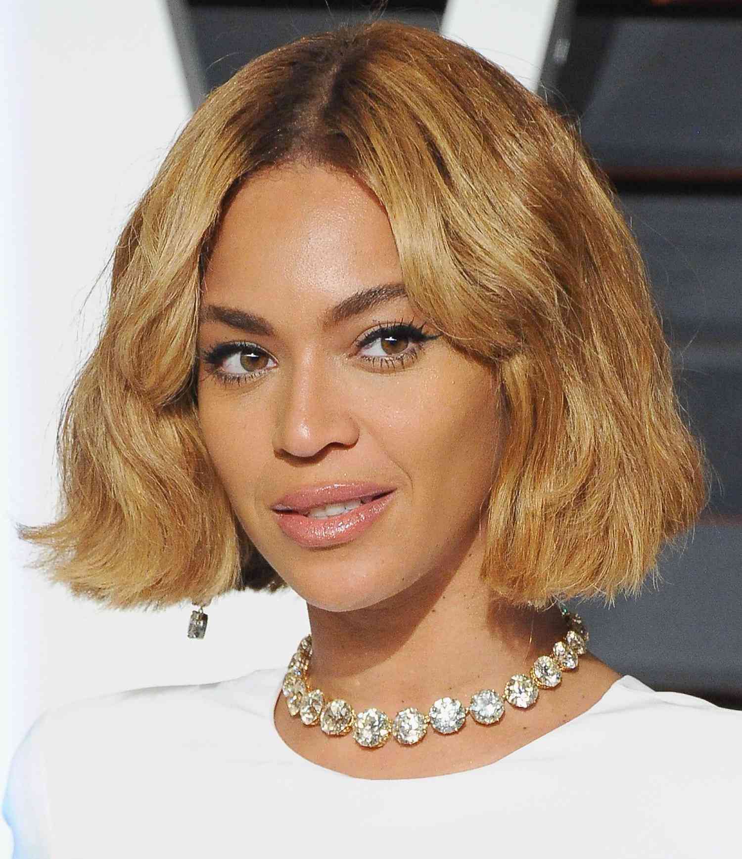 Close up of Beyonce with a honey blonde bob