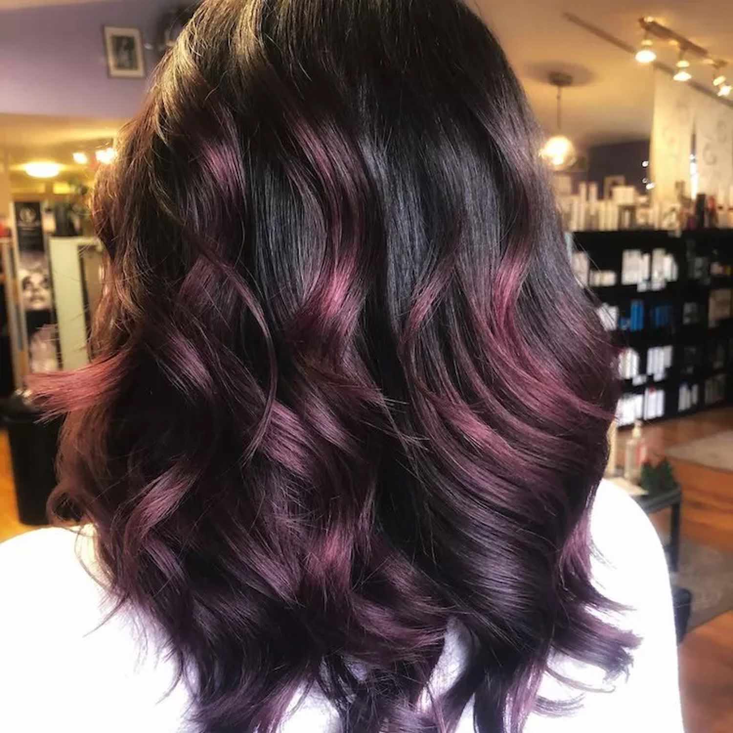 maroon wavy hair 