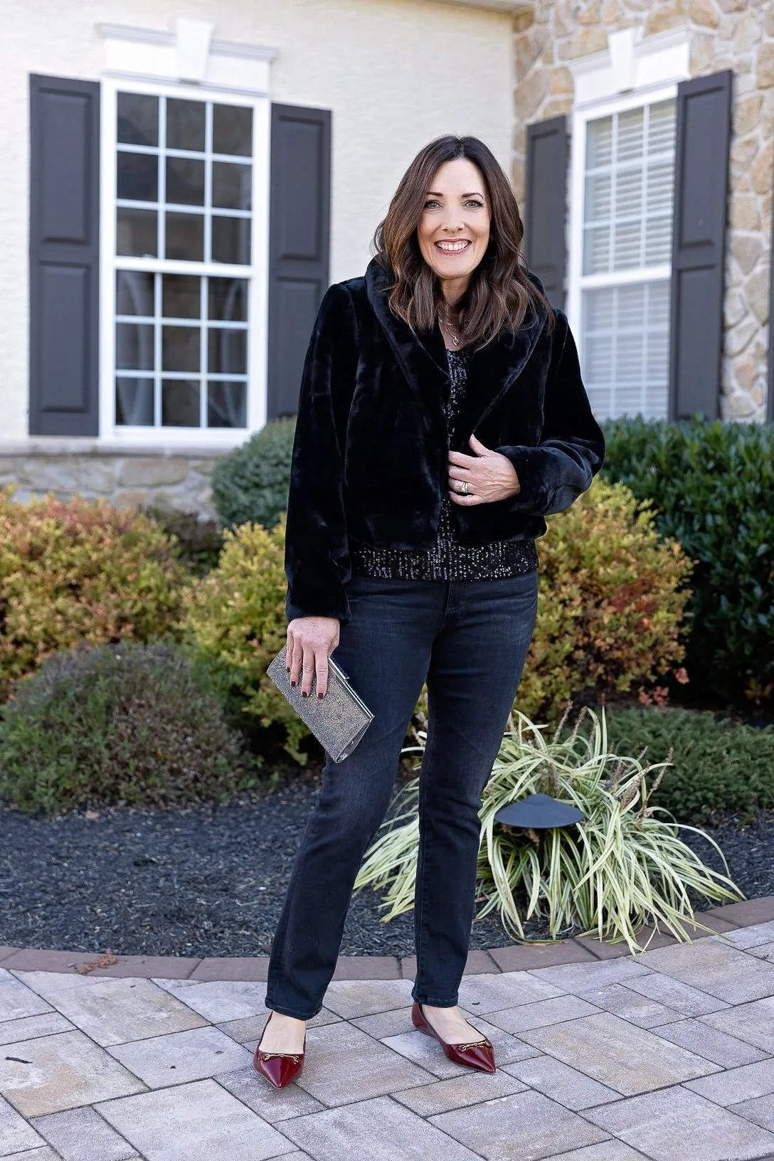 How to Style Black Wash Jeans: Tips for Casual and Dressy Outfits