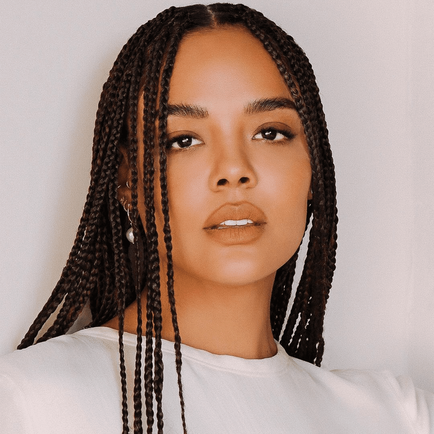 tessa thompson with espresso brunette knotless braids