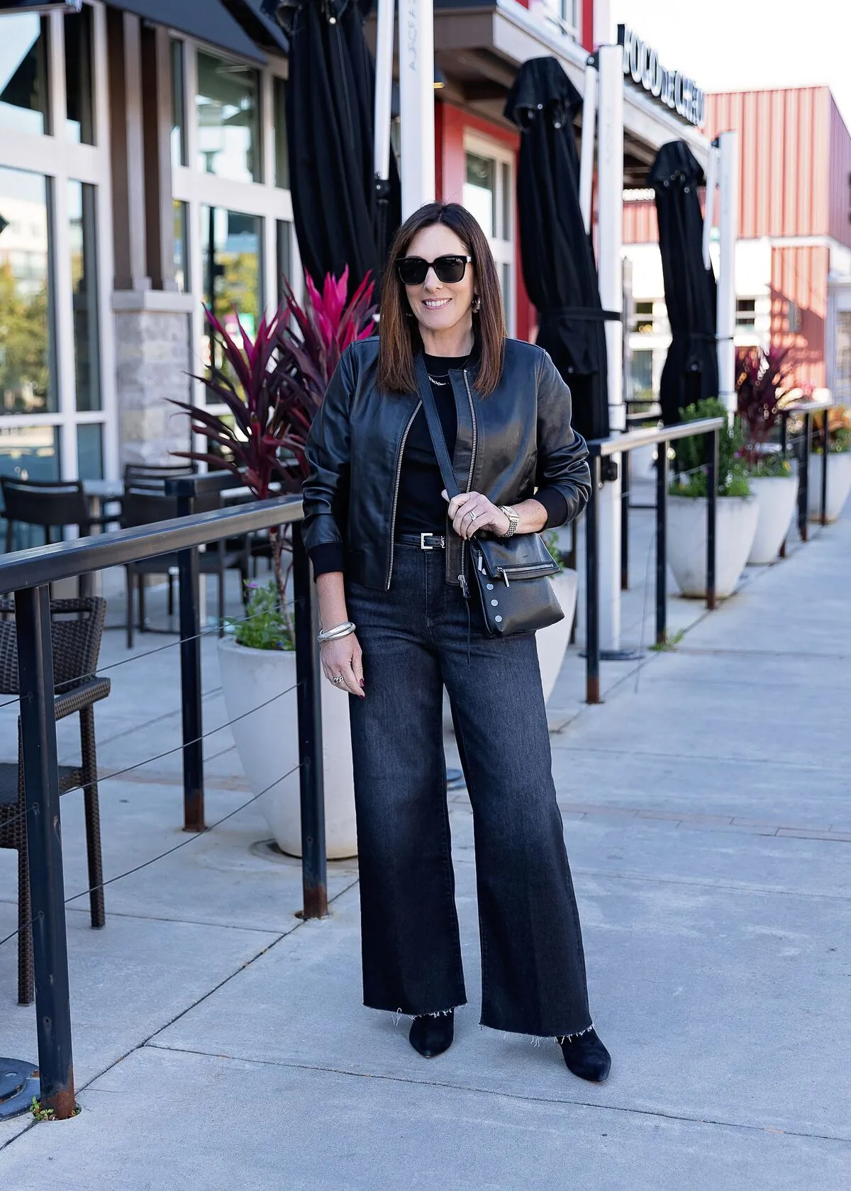 How to Style Black Wash Jeans: Tips for Casual and Dressy Outfits