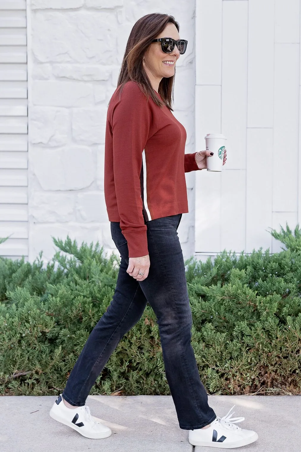 How to Style Black Wash Jeans: Tips for Casual and Dressy Outfits